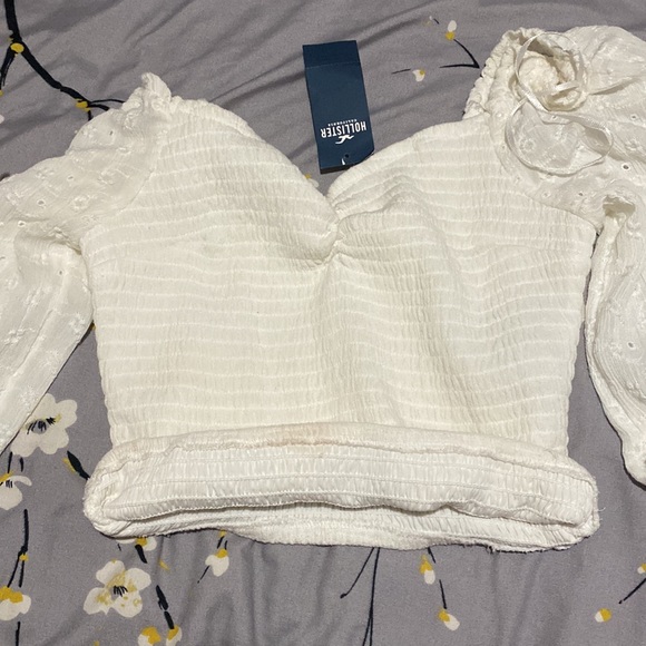 Hollister Long Sleeve Crop Top - Picture 3 of 3